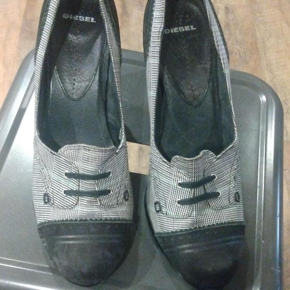 Diesel Women's Chic Black and Gray Heels